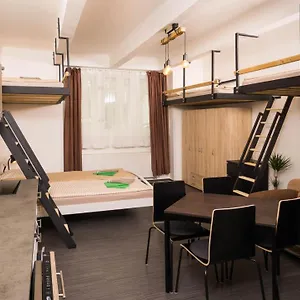Flying Bed Close To Castle And Airport Apartmán